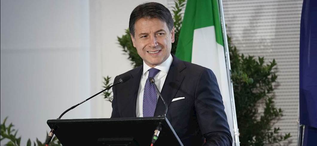 Emergenza Coronavirus, Conte firma il nuovo DPCM: ecco cosa cambia (Getty Images) Emergenza Coronavirus, Conte firma il nuovo DPCM: ecco cosa cambia (Getty Images)