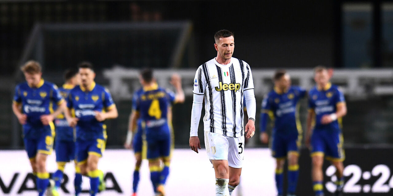 Bernardeschi sconsolato dopo il pareggio del Verona (Getty Images) Bernardeschi sconsolato dopo il pareggio del Verona (Getty Images)