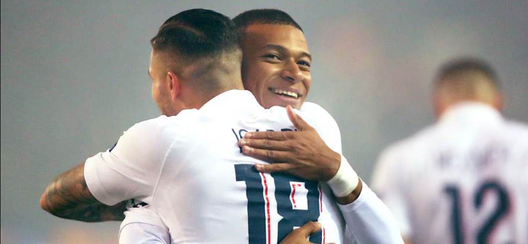 Un cellulare da 5mila euro come premio vittoria per i giocatori del PSG (Getty Images) Un cellulare da 5mila euro come premio vittoria per i giocatori del PSG (Getty Images)