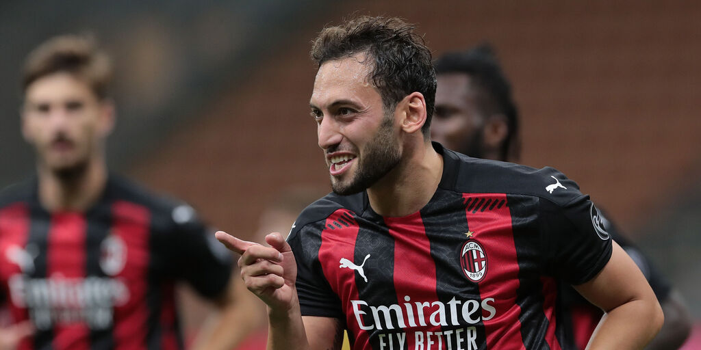Milan, i problemi per il rinnovo di contratto di Calhangolu (Getty Images) Milan, i problemi per il rinnovo di contratto di Calhangolu (Getty Images)