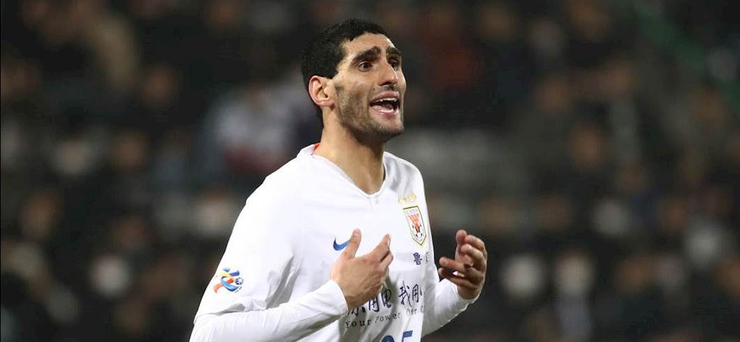 Cuore d\'oro Fellaini: dona 3 milioni per salvare la sua ex squadra (Getty Images) Cuore d\'oro Fellaini: dona 3 milioni per salvare la sua ex squadra (Getty Images)