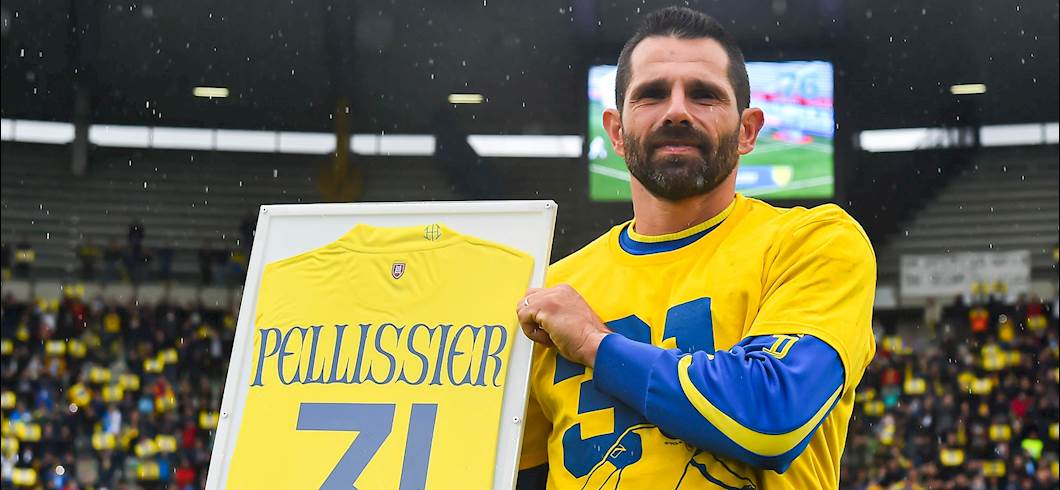 Pellissier fotografato con la 31 ritirata dal Chievo (Getty) Pellissier fotografato con la 31 ritirata dal Chievo (Getty)