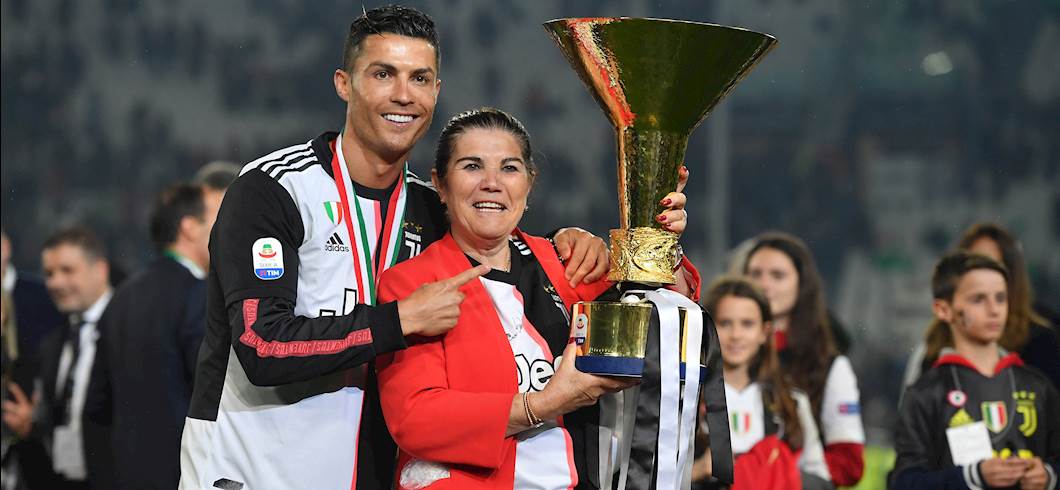 Ronaldo su Twitter: "Grazie per i messaggi di sostegno per mia madre" (Getty Images) Ronaldo su Twitter: "Grazie per i messaggi di sostegno per mia madre" (Getty Images)