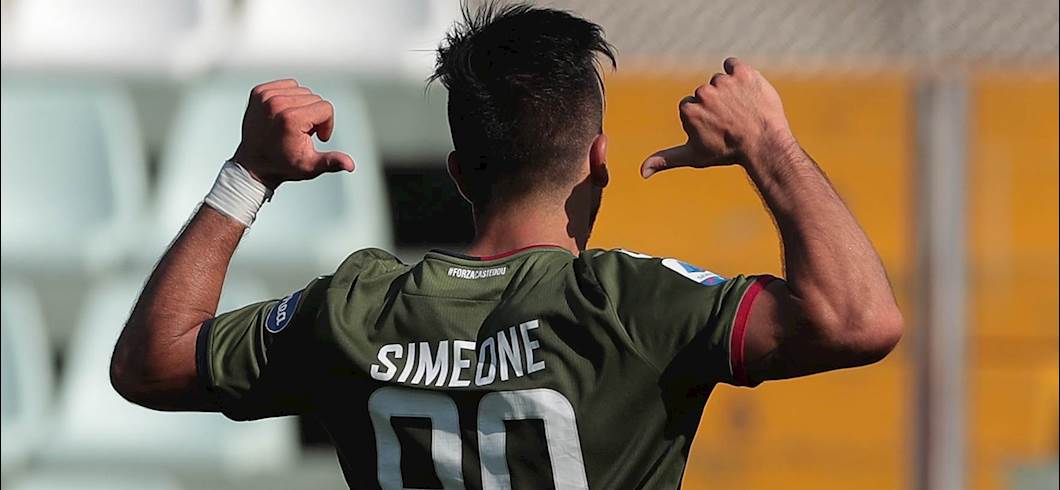 Simeone festeggia il ritorno al gol, Parma-Cagliari 1-3 (Getty) Simeone festeggia il ritorno al gol, Parma-Cagliari 1-3 (Getty)