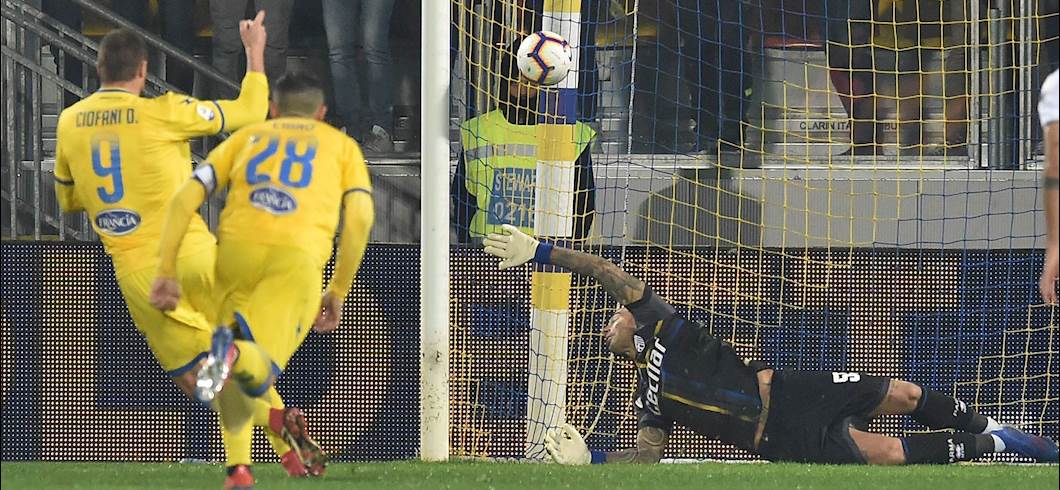 Frosinone-Parma 3-2, il rigore di Ciofani (Getty Images) Frosinone-Parma 3-2, il rigore di Ciofani (Getty Images)