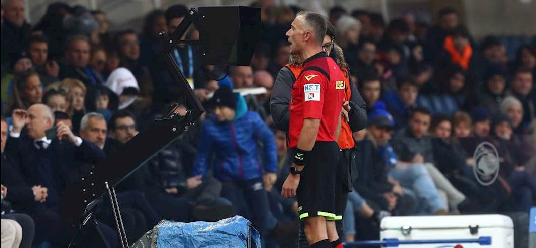VAR, abbiamo un problema: cos\'è successo sul primo gol di Di Carmine? (getty) VAR, abbiamo un problema: cos\'è successo sul primo gol di Di Carmine? (getty)