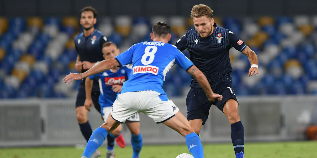 Ruiz ed Immobile si fronteggiano a centrocampo (Getty Images). Ruiz ed Immobile si fronteggiano a centrocampo (Getty Images).