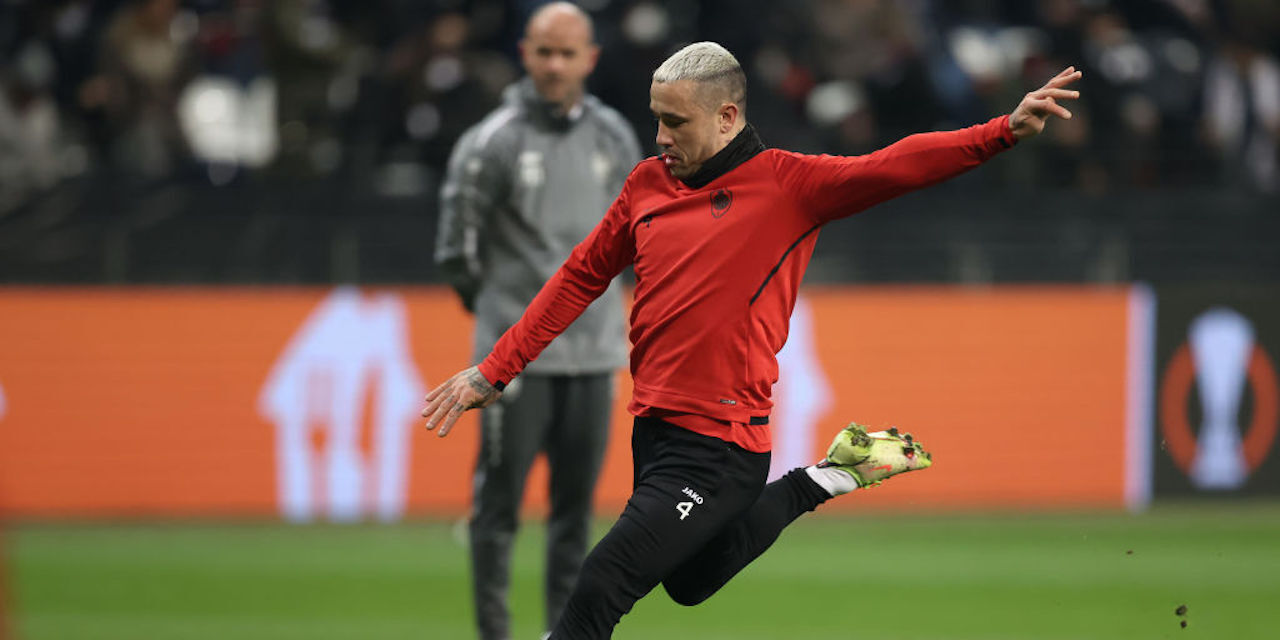 Nainggolan: "A qualcuno sto sul ca**o. Non avrei dovuto lasciare la Roma" (Getty Images) Nainggolan: "A qualcuno sto sul ca**o. Non avrei dovuto lasciare la Roma" (Getty Images)