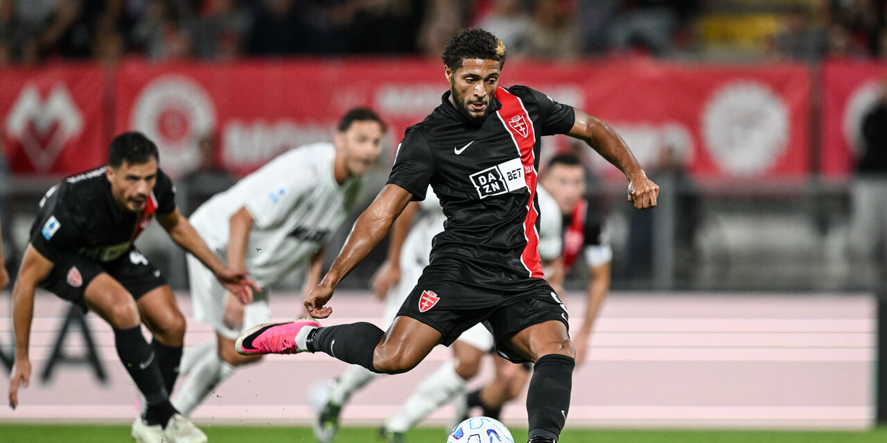 https://content.fantacalcio.it/web/img/large/Varela-2291b667-2017-4e3a-8a7e-ab79a640e5b0.jpg