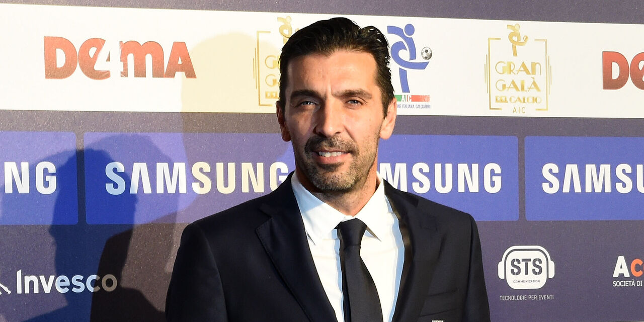 Buffon consacra Donnarumma: "Sarà il migliore. E sul mio futuro..." (Getty Images) Buffon consacra Donnarumma: "Sarà il migliore. E sul mio futuro..." (Getty Images)