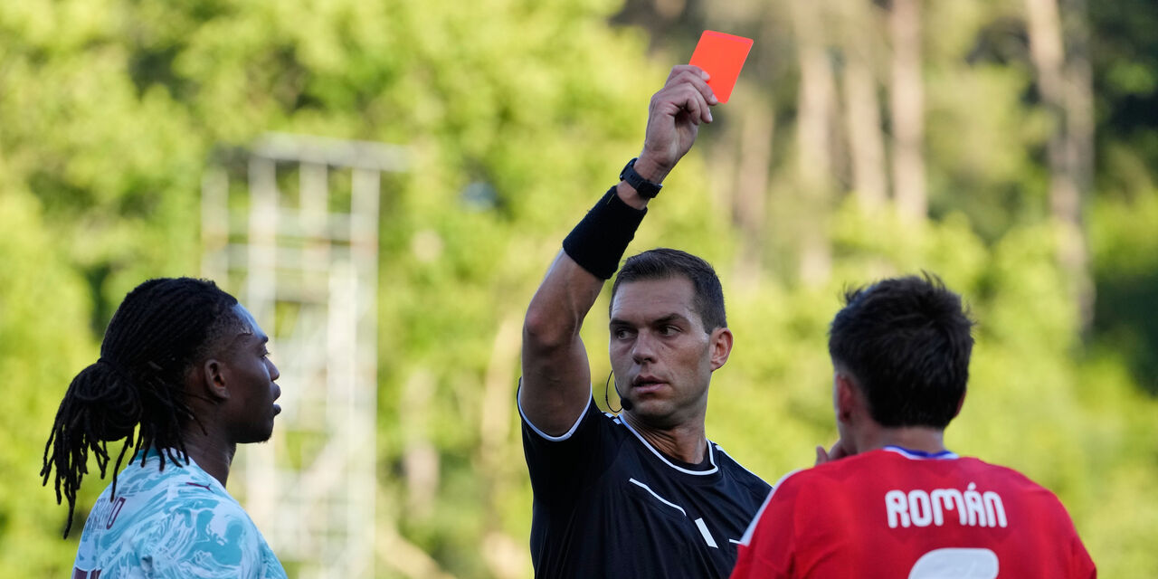 https://content.fantacalcio.it/web/img/large/leao-f8a44e93-b376-44c1-b553-fb3a18234fdd.jpg