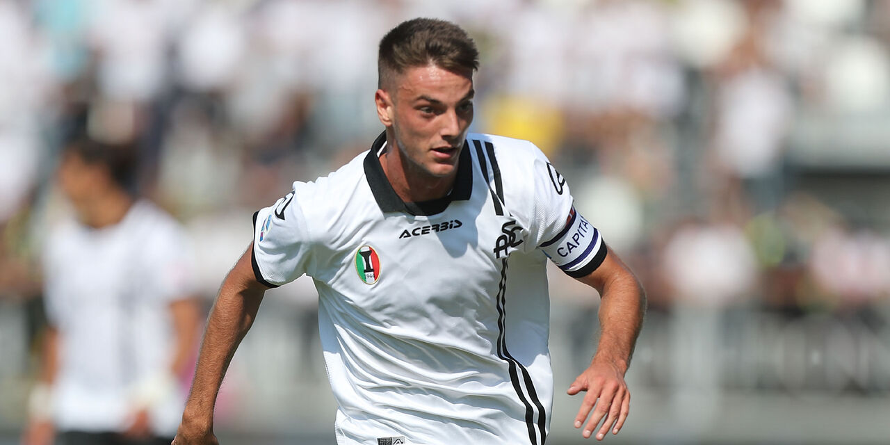 Sorrisi a centrocampo per lo Spezia, con la Salernitana rientra Maggiore (Getty Images) Sorrisi a centrocampo per lo Spezia, con la Salernitana rientra Maggiore (Getty Images)