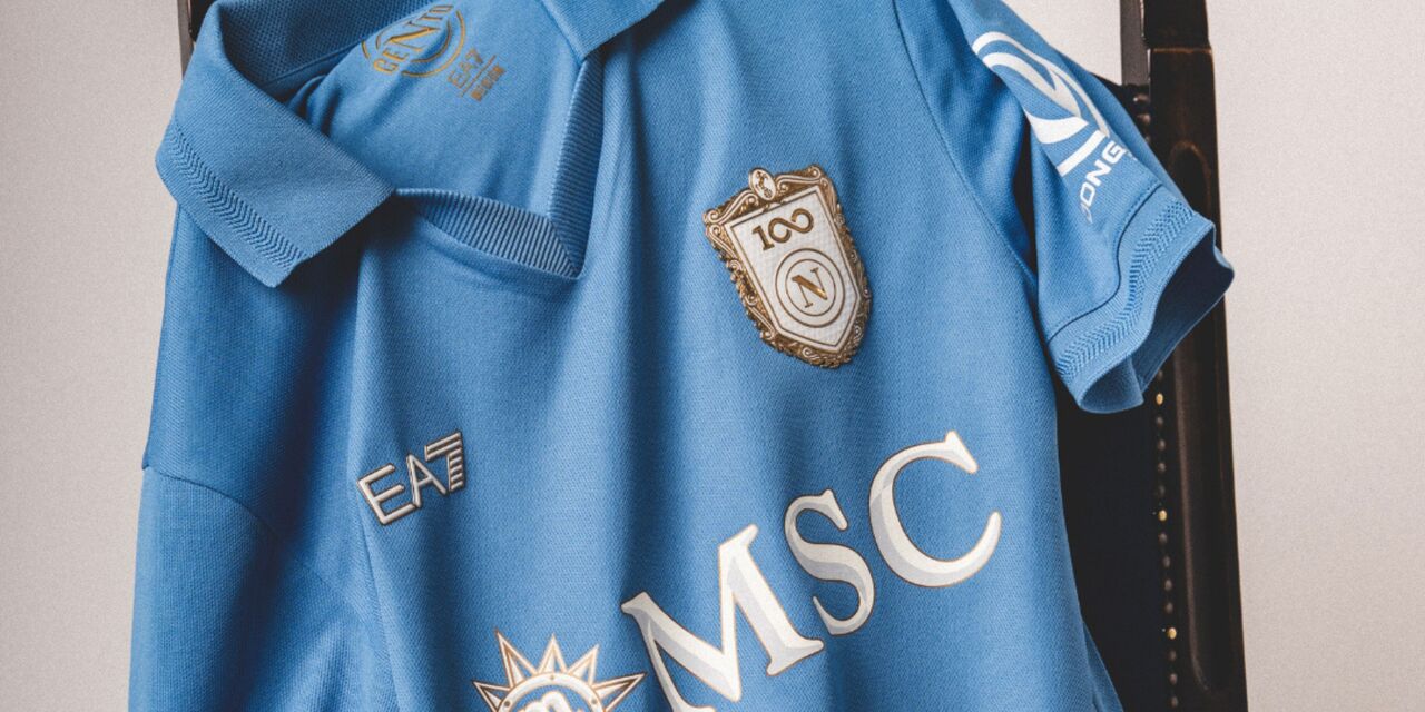 https://content.fantacalcio.it/web/img/large/maglia-napoli-e2c01bc3-1ada-4da5-8507-12d334cf363d.jpg