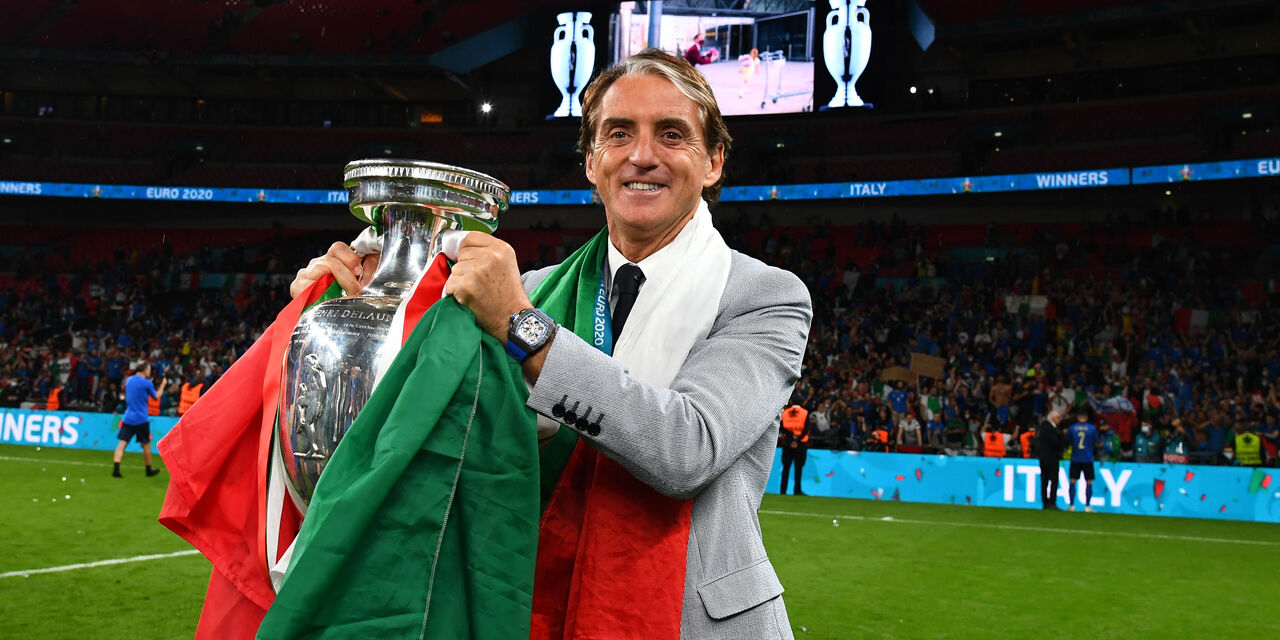 Italia, i genitori di Mancini: "Roberto ha fatto felici gli italiani" (Getty Images) Italia, i genitori di Mancini: "Roberto ha fatto felici gli italiani" (Getty Images)