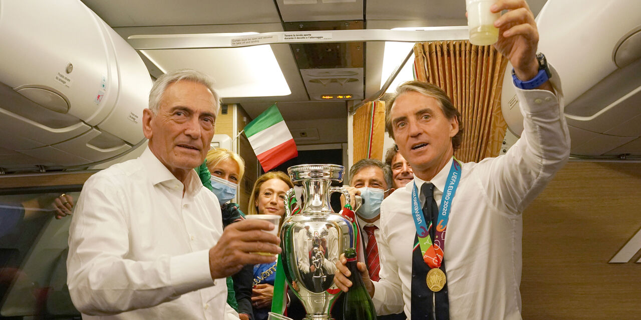 Italia, il programma della serata: nessuna festa pubblica (Getty Images) Italia, il programma della serata: nessuna festa pubblica (Getty Images)