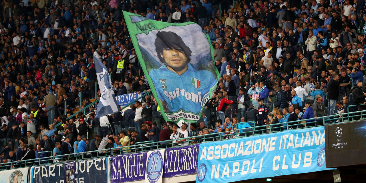 De Laurentiis: "Maradona è un mito e non si discute, gli dedicheremo più statue" (Getty Images) De Laurentiis: "Maradona è un mito e non si discute, gli dedicheremo più statue" (Getty Images)