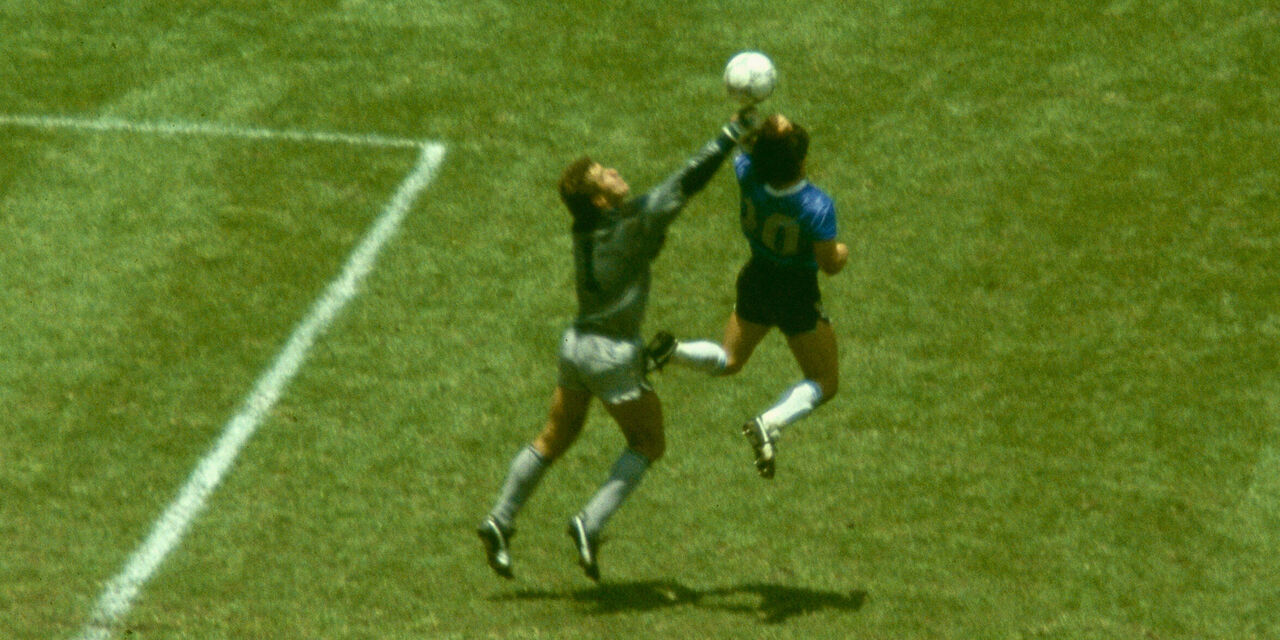 Maglia Maradona, bordata di Shilton: "Non la userei neanche per lavare i piatti" (Getty Images) Maglia Maradona, bordata di Shilton: "Non la userei neanche per lavare i piatti" (Getty Images)