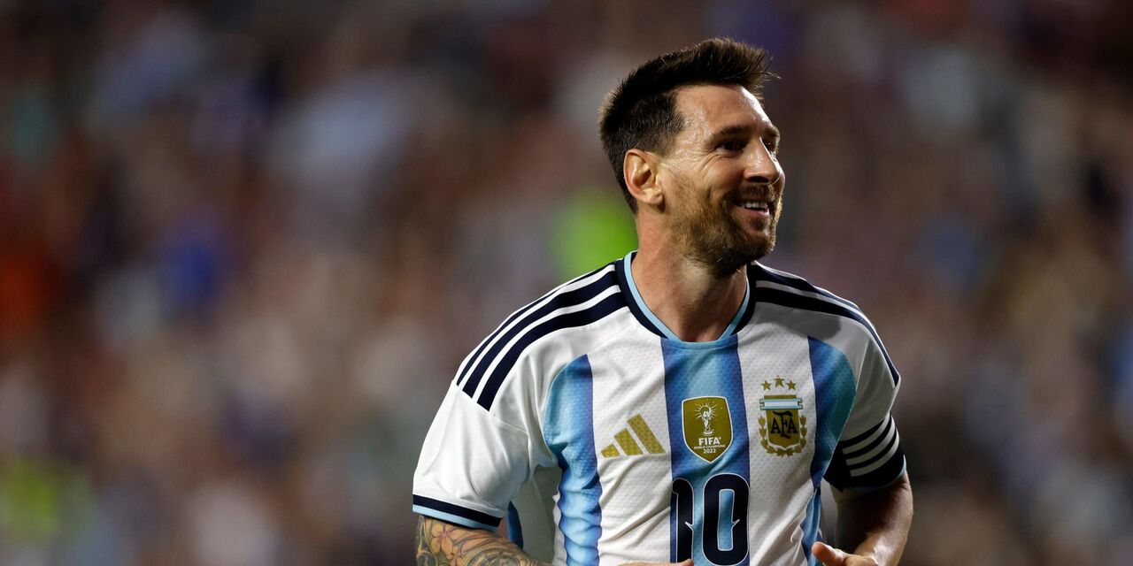 https://content.fantacalcio.it/web/img/large/messi-2b944017-e4ec-4847-b2cd-7603b10c5448.jpg