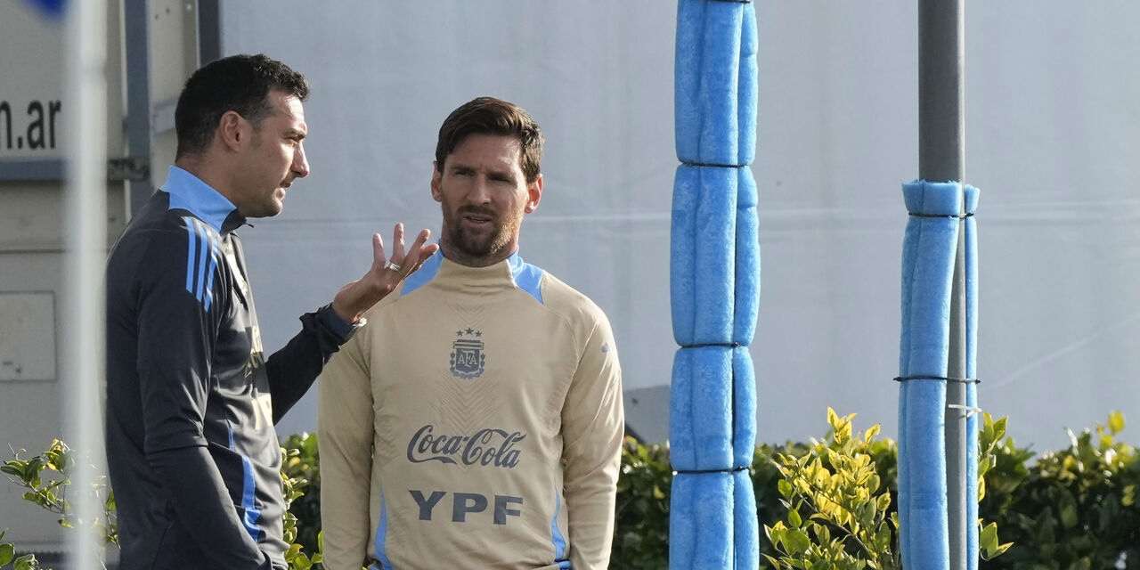https://content.fantacalcio.it/web/img/large/messi-scaloni-ae0ee049-0069-49a3-b7d6-4a3d69f24343.jpg
