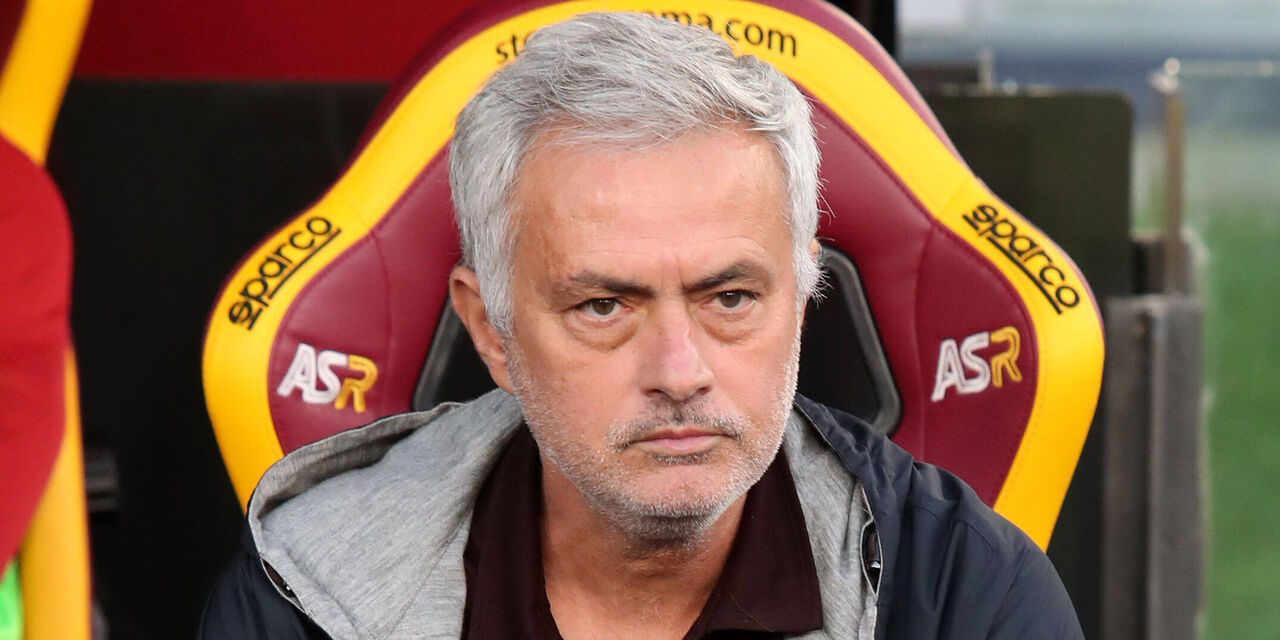 Roma, la difesa a 3 è definitiva? Le scelte di Mourinho per il Genoa (Getty Images) Roma, la difesa a 3 è definitiva? Le scelte di Mourinho per il Genoa (Getty Images)