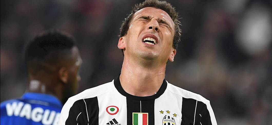 Copertina: Juventus, Mandzukic smonta la lite Bonucci-Alves: "Non ho mai detto quelle parole, io parlo in faccia"