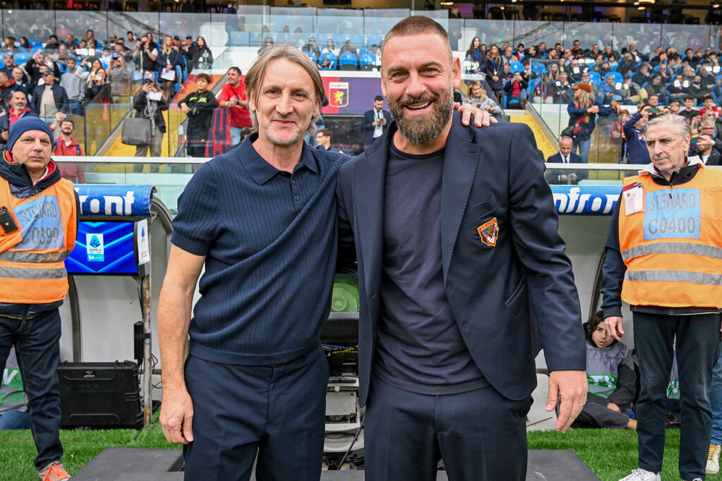 Davide Nicola e Daniele De Rossi posano per i fotografi prima del match (LaPresse)
