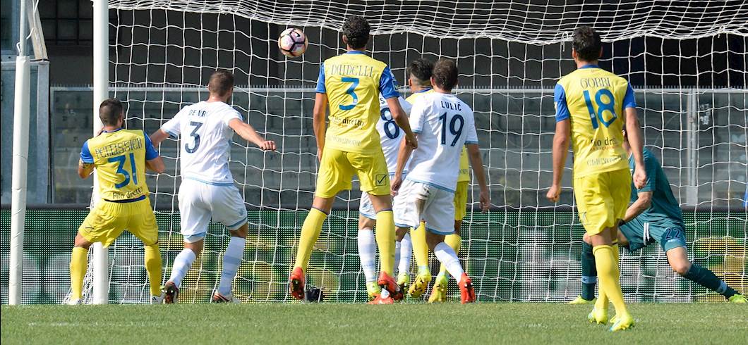 Copertina: Chievo-Lazio 1 a 1, match double face: a Gamberini risponde De Vrij