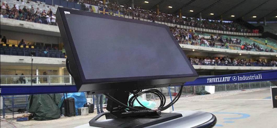 Copertina: Gli effetti del VAR sulla Serie A: molti rigori in più rispetto alla scorsa stagione. Per la gioia dei fantallenatori