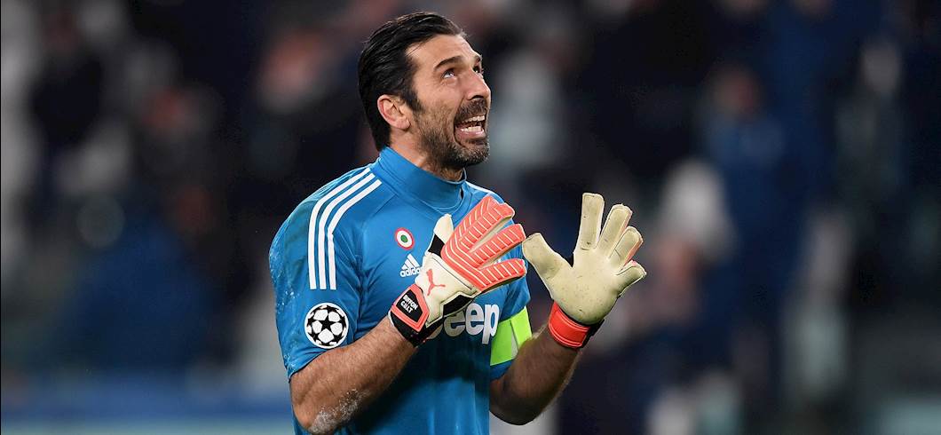 Copertina: Buffon, sulla punizione-gol confronto con Bernardeschi. Ma la conferma alla Juventus e in Nazionale è sempre più vicina