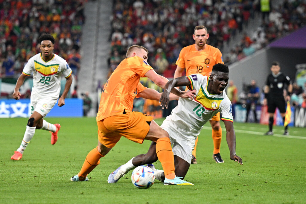 Contrasto tra De Ligt e Sarr (Getty Images)