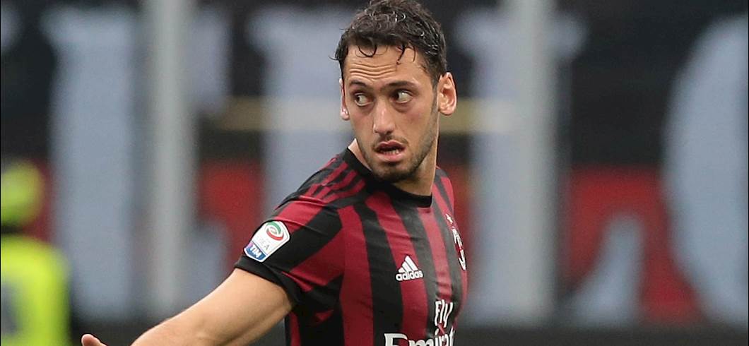 Copertina: Fantacalcio, Calhanoglu non tira più in porta. Milan: bonus da tutti, tranne che da lui