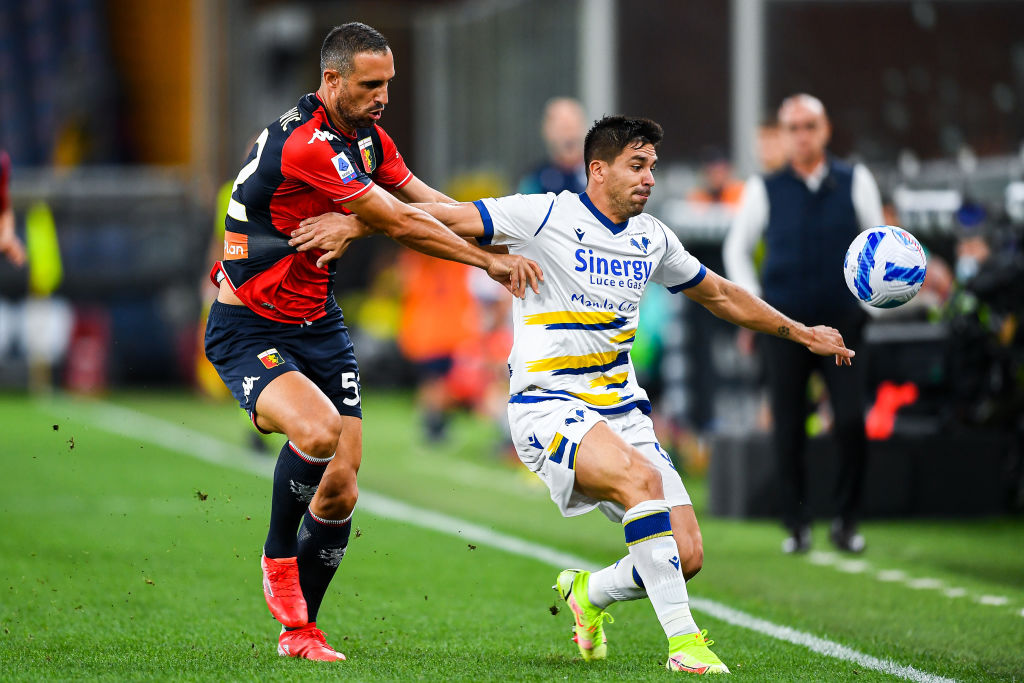 Un momento di gioco tra Genoa e Verona (Getty Images)