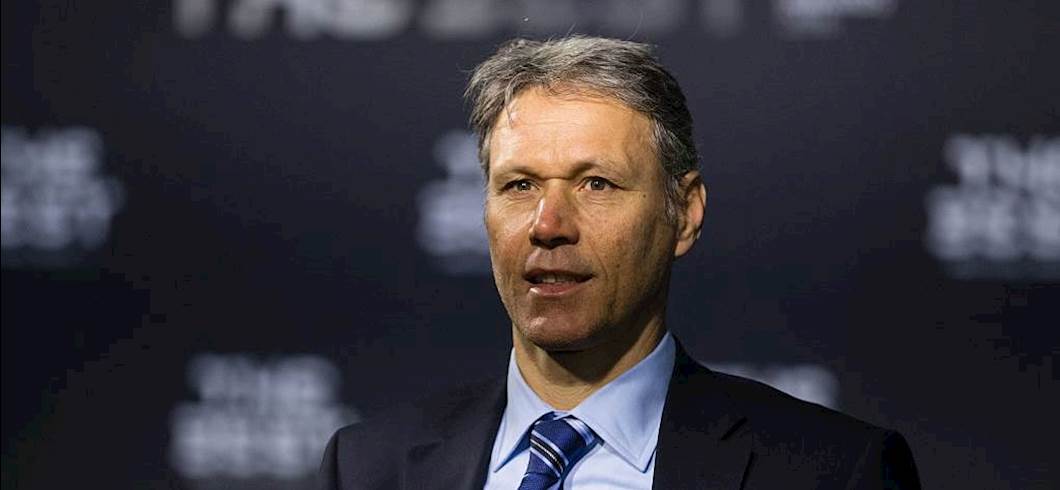 Copertina: Van Basten nella bufera: saluto nazista in diretta televisiva