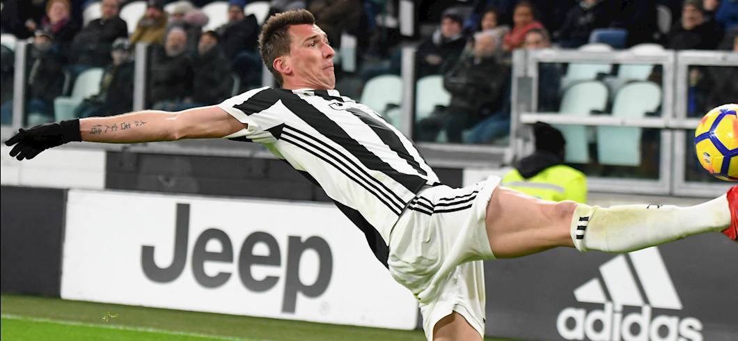 Copertina: Juventus-Sampdoria, formazioni ufficiali: fuori Higuain, c'è Howedes, Ramirez trequartista