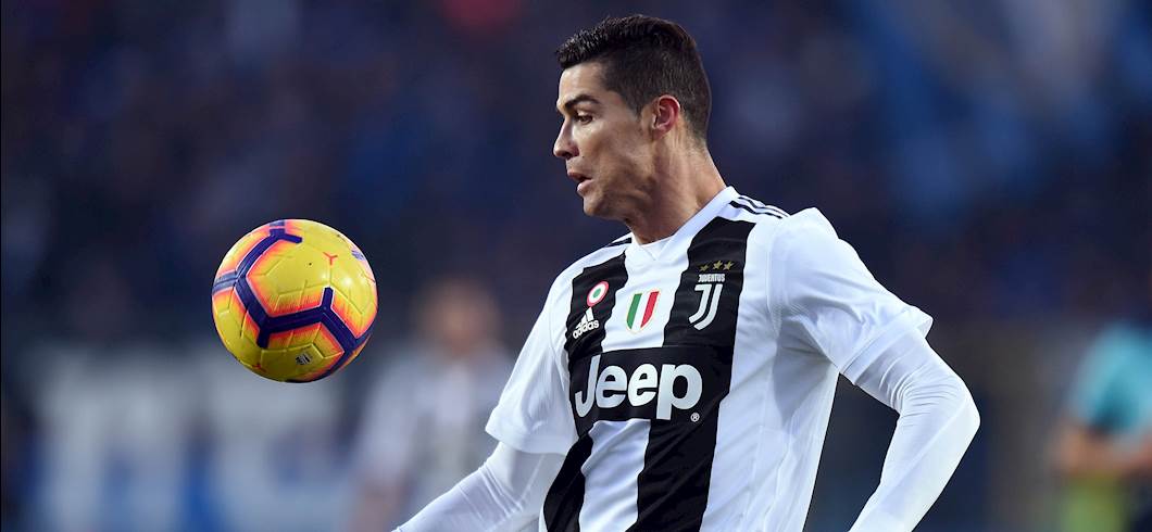 Copertina: Globe Soccer Awards, Ronaldo grande protagonista. Tutti gli altri premi assegnati: Paratici, Alisson e gli altri