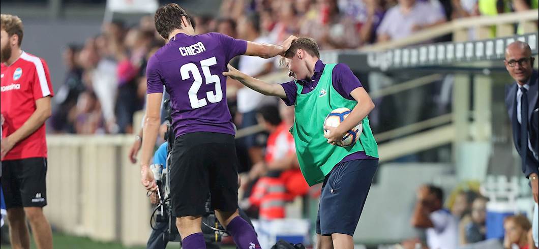 Copertina: I fratelli Chiesa si abbracciano, il web già li adora. La mamma: "Legame stretto, Federico ha un grande senso di protezione"