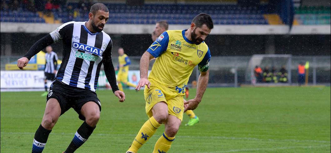 Copertina: Chievo e Udinese non ci provano neanche, nessuna occasione e 0 a 0 inevitabile