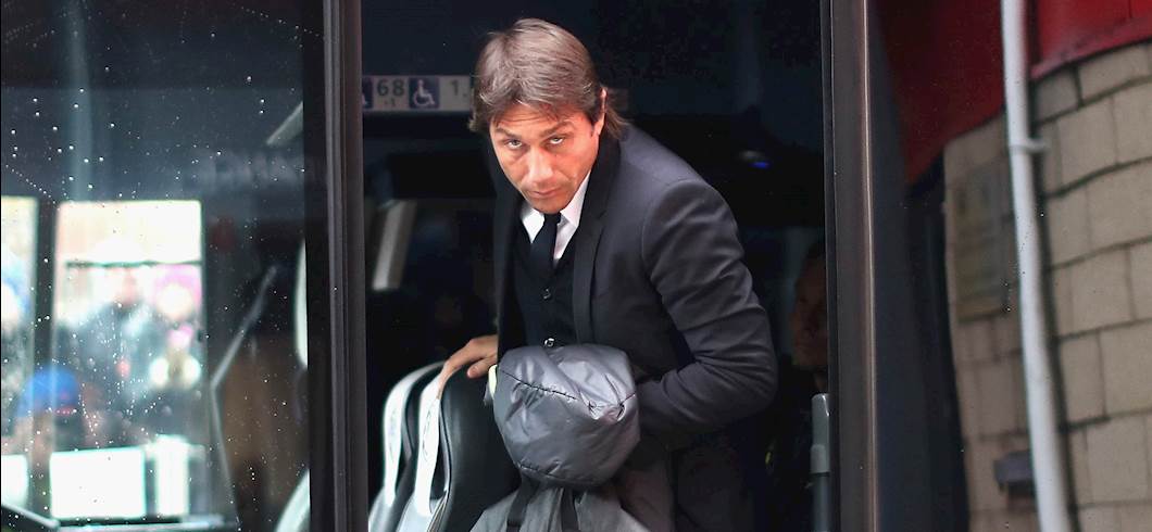 Copertina: Conte gela Milan e Inter: "Fabregas e Oscar restano al Chelsea". Frecciata alla Juve: "Con quel monte salari, deve pensare oltre la Serie A"