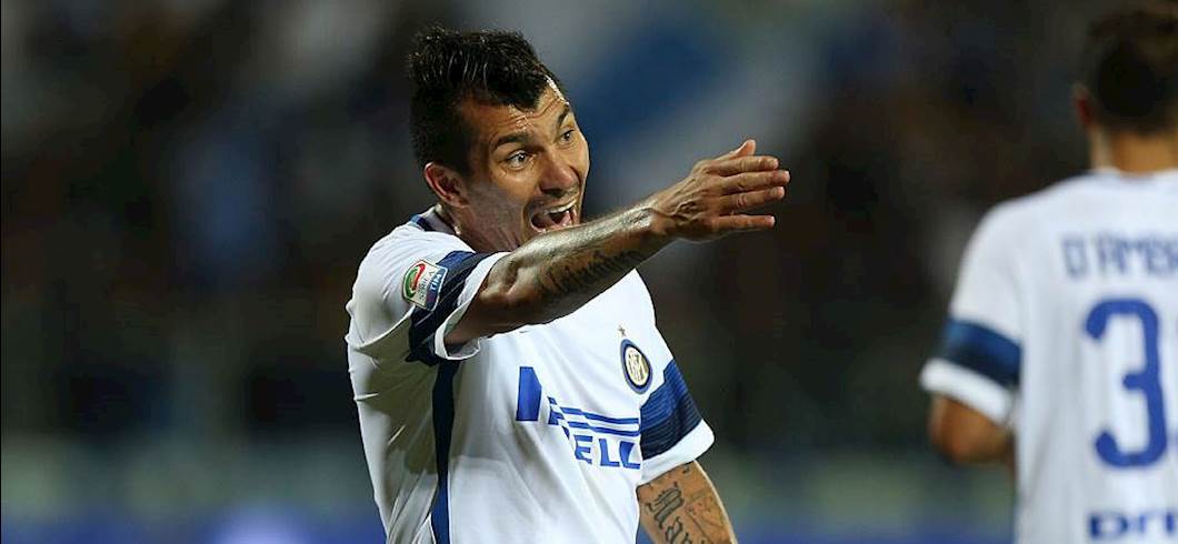 Copertina: Genoa - Inter, Ntcham in gruppo. Out Laxalt, nerazzurri con Medel-Andreolli