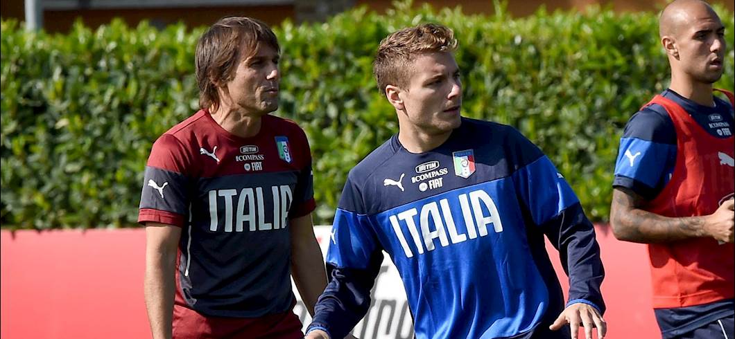 Copertina: Italia, assegnati numeri maglia per test con Scozia e Finlandia. Conte: "10 non assegnata? Il 10 sono io..."