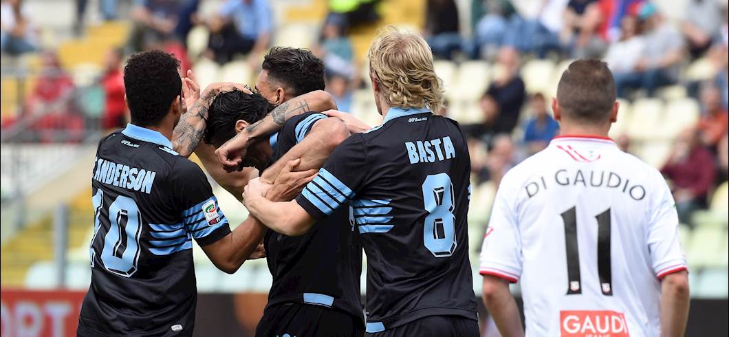 Copertina: Successo Lazio, harakiri Carpi con Mbakogu che sbaglia due rigori: 1-3 al Braglia