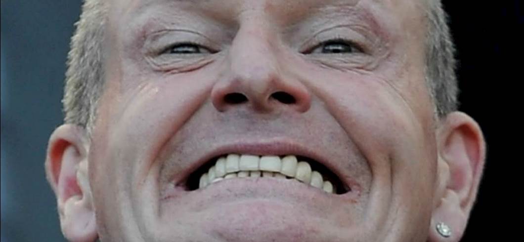 Copertina: Gascoigne, durissima accusa della sorella: "Il Sun gli lascia bottiglie davanti la porta di casa"