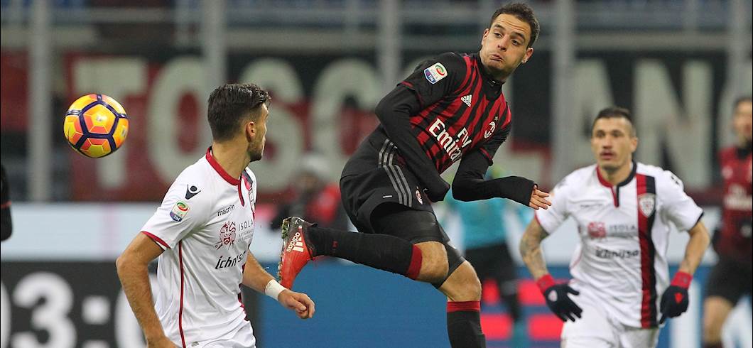 Copertina: Lapadula incanta, Bacca segna e il Milan supera di misura un ottimo Cagliari: 1-0
