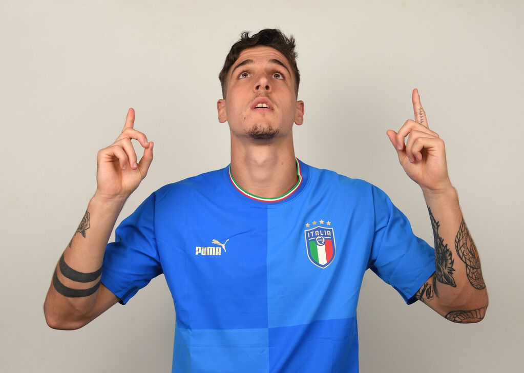 Italia, Zaniolo con la nuova maglia della nazionale italiana (Getty)