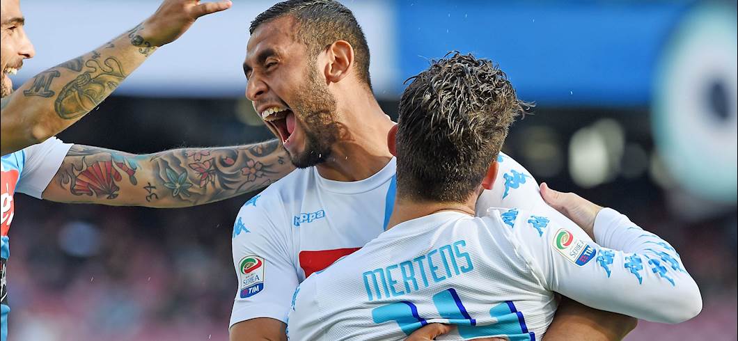 Copertina: Buon compleanno Dries Mertens! Al San Paolo il Napoli annichilisce il Cagliari con una doppietta del belga e gol di Insigne: 3-1