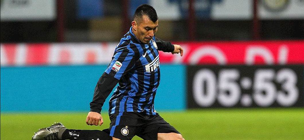 Copertina: Genoa-Inter, Beghetto e Pandev a caccia di una maglia. Medel-Andreolli insolito tandem difensivo