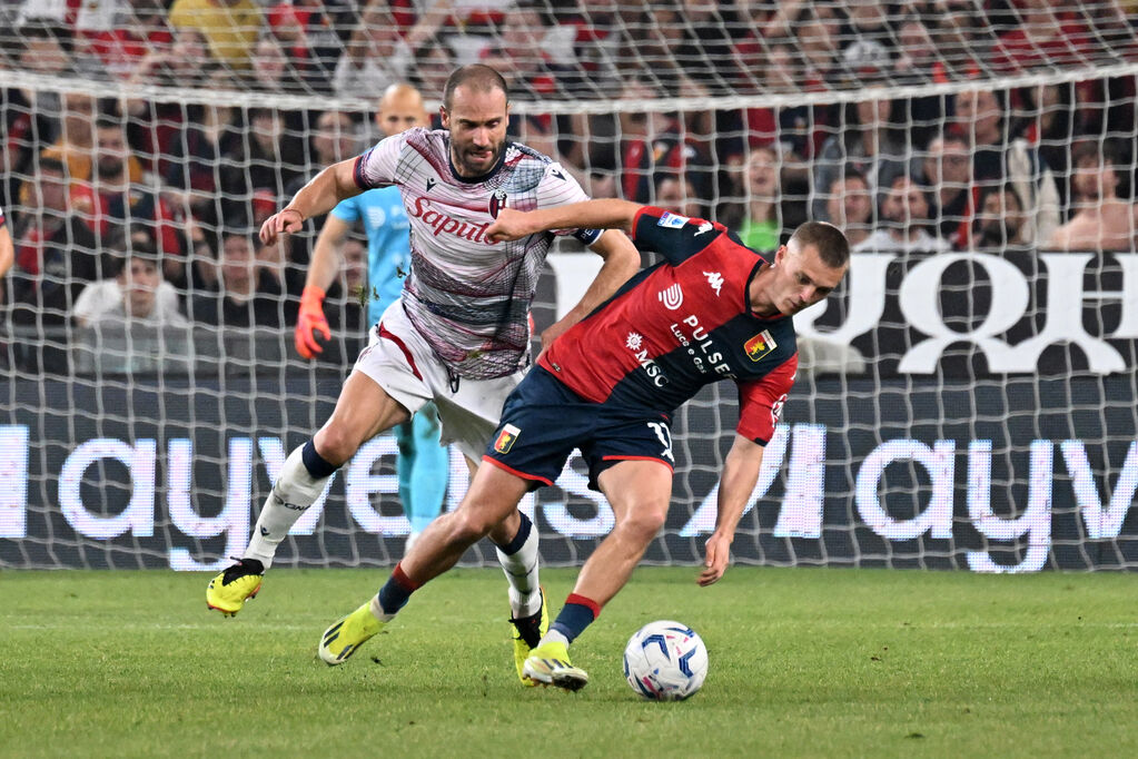 Gudmundsson in azione con la maglia del Genoa (LaPresse)