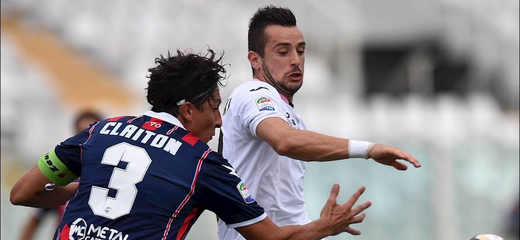 Copertina: Trotta la apre, Nestorovski la riprende. Primo punto in Serie A per il Crotone; progressi per De Zerbi