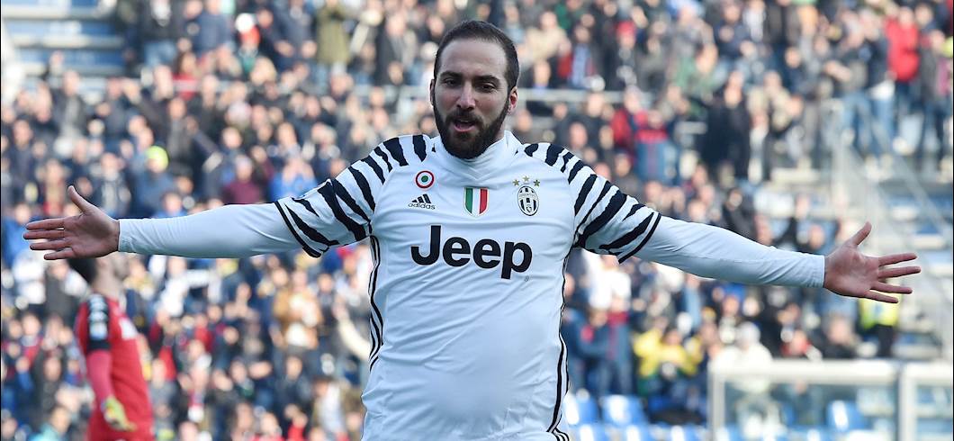 Copertina: Alla Juve basta un tempo: Mandzukic ed Higuain affondano il Crotone nella ripresa, allungo bianconero in vetta