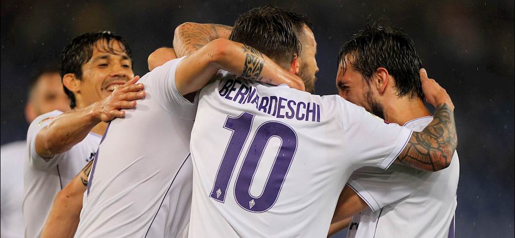 Copertina: L'Olimpico fa la festa a Klose, la Fiorentina fa la festa alla Lazio: finisce 2-4